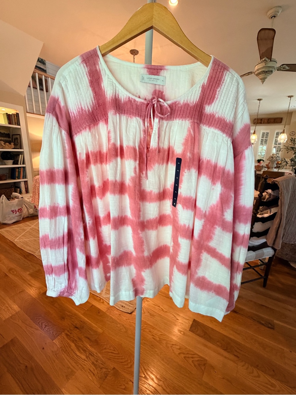 NWT LUCKY BRAND SIZE XL Pink and White Tie-Dye Peasant Top.